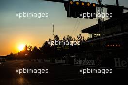 Circuit atmosphere - sun rises over the circuit. 26.10.2018. Formula 1 World Championship, Rd 19, Mexican Grand Prix, Mexico City, Mexico, Practice Day.