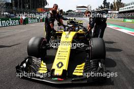 Carlos Sainz Jr (ESP) Renault Sport F1 Team RS18 on the grid. 28.10.2018. Formula 1 World Championship, Rd 19, Mexican Grand Prix, Mexico City, Mexico, Race Day.
