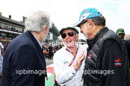 (L to R): Placido Domingo (ESP) Opera Singer and Jackie Stewart (GBR) on the grid with Carlos Slim Sr (MEX) Telmex and America Movil Chairman and Chief Executive. 28.10.2018. Formula 1 World Championship, Rd 19, Mexican Grand Prix, Mexico City, Mexico, Race Day.