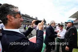 Carlos Slim Domit (MEX) Chairman of America Movil; Placido Domingo (ESP) Opera Singer and Jackie Stewart (GBR); Carlos Slim Sr (MEX) Telmex and America Movil Chairman and Chief Executive, on the grid. 28.10.2018. Formula 1 World Championship, Rd 19, Mexican Grand Prix, Mexico City, Mexico, Race Day.