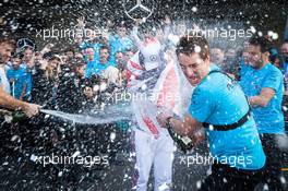 Lewis Hamilton (GBR) Mercedes AMG F1 celebrates winning the World Championship with the team. 28.10.2018. Formula 1 World Championship, Rd 19, Mexican Grand Prix, Mexico City, Mexico, Race Day.