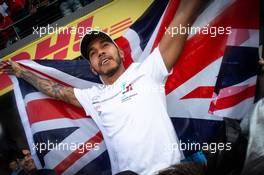 Lewis Hamilton (GBR) Mercedes AMG F1 celebrates winning the World Championship with the team. 28.10.2018. Formula 1 World Championship, Rd 19, Mexican Grand Prix, Mexico City, Mexico, Race Day.