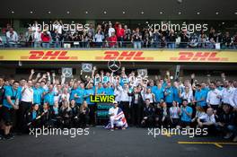 Lewis Hamilton (GBR) Mercedes AMG F1 celebrates winning the World Championship with the team. 28.10.2018. Formula 1 World Championship, Rd 19, Mexican Grand Prix, Mexico City, Mexico, Race Day.