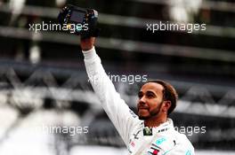 Lewis Hamilton (GBR) Mercedes AMG F1 celebrates winning the World Championship. 28.10.2018. Formula 1 World Championship, Rd 19, Mexican Grand Prix, Mexico City, Mexico, Race Day.