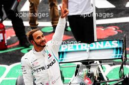 Lewis Hamilton (GBR) Mercedes AMG F1 W09 celebrates winning the World Championship in parc ferme. 28.10.2018. Formula 1 World Championship, Rd 19, Mexican Grand Prix, Mexico City, Mexico, Race Day.