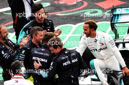 Lewis Hamilton (GBR) Mercedes AMG F1 W09 celebrates winning the World Championship in parc ferme. 28.10.2018. Formula 1 World Championship, Rd 19, Mexican Grand Prix, Mexico City, Mexico, Race Day.