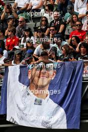 Lewis Hamilton (GBR) Mercedes AMG F1 fans in the grandstand. 28.10.2018. Formula 1 World Championship, Rd 19, Mexican Grand Prix, Mexico City, Mexico, Race Day.
