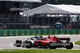 Kimi Raikkonen (FIN) Ferrari SF71H and Lewis Hamilton (GBR) Mercedes AMG F1 W09 battle for position. 28.10.2018. Formula 1 World Championship, Rd 19, Mexican Grand Prix, Mexico City, Mexico, Race Day.