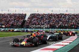 Daniel Ricciardo (AUS) Red Bull Racing RB14 at the start of the race. 28.10.2018. Formula 1 World Championship, Rd 19, Mexican Grand Prix, Mexico City, Mexico, Race Day.