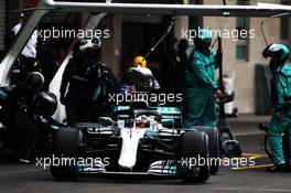 Lewis Hamilton (GBR) Mercedes AMG F1 W09 makes a pit stop. 28.10.2018. Formula 1 World Championship, Rd 19, Mexican Grand Prix, Mexico City, Mexico, Race Day.