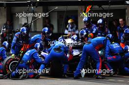 Pierre Gasly (FRA) Scuderia Toro Rosso STR13 makes a pit stop. 28.10.2018. Formula 1 World Championship, Rd 19, Mexican Grand Prix, Mexico City, Mexico, Race Day.