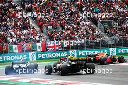 Nico Hulkenberg (GER) Renault Sport F1 Team RS18 at the start of the race. 28.10.2018. Formula 1 World Championship, Rd 19, Mexican Grand Prix, Mexico City, Mexico, Race Day.