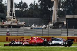 Kimi Raikkonen (FIN) Ferrari SF71H and Lewis Hamilton (GBR) Mercedes AMG F1 W09 battle for position. 28.10.2018. Formula 1 World Championship, Rd 19, Mexican Grand Prix, Mexico City, Mexico, Race Day.