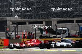 Kimi Raikkonen (FIN) Ferrari SF71H and Lewis Hamilton (GBR) Mercedes AMG F1 W09 battle for position. 28.10.2018. Formula 1 World Championship, Rd 19, Mexican Grand Prix, Mexico City, Mexico, Race Day.