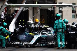 Valtteri Bottas (FIN) Mercedes AMG F1 W09 makes a pit stop. 28.10.2018. Formula 1 World Championship, Rd 19, Mexican Grand Prix, Mexico City, Mexico, Race Day.