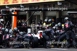 Romain Grosjean (FRA) Haas F1 Team VF-18 makes a pit stop. 28.10.2018. Formula 1 World Championship, Rd 19, Mexican Grand Prix, Mexico City, Mexico, Race Day.