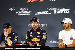 Qualifying top three in the FIA Press Conference (L to R): Max Verstappen (NLD) Red Bull Racing, second; Daniel Ricciardo (AUS) Red Bull Racing, pole position; Lewis Hamilton (GBR) Mercedes AMG F1, third. 27.10.2018. Formula 1 World Championship, Rd 19, Mexican Grand Prix, Mexico City, Mexico, Qualifying Day.