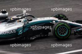 Lewis Hamilton (GBR) Mercedes AMG F1 W09 waves to the crowd. 27.10.2018. Formula 1 World Championship, Rd 19, Mexican Grand Prix, Mexico City, Mexico, Qualifying Day.