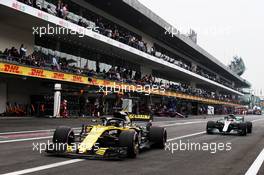 Nico Hulkenberg (GER) Renault Sport F1 Team RS18 leaves the pits. 27.10.2018. Formula 1 World Championship, Rd 19, Mexican Grand Prix, Mexico City, Mexico, Qualifying Day.