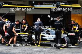 Nico Hulkenberg (GER) Renault Sport F1 Team RS18 in the pits. 27.10.2018. Formula 1 World Championship, Rd 19, Mexican Grand Prix, Mexico City, Mexico, Qualifying Day.