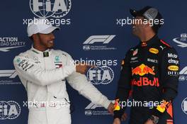 Lewis Hamilton (GBR) Mercedes AMG F1 W09 and pole for Daniel Ricciardo (AUS) Red Bull Racing RB14. 27.10.2018. Formula 1 World Championship, Rd 19, Mexican Grand Prix, Mexico City, Mexico, Qualifying Day.