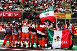 Drivers parade atmosphere - marshalls pay tribute to Fernando Alonso (ESP) McLaren. 28.10.2018. Formula 1 World Championship, Rd 19, Mexican Grand Prix, Mexico City, Mexico, Race Day.