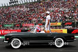 Lewis Hamilton (GBR) Mercedes AMG F1 on the drivers parade. 28.10.2018. Formula 1 World Championship, Rd 19, Mexican Grand Prix, Mexico City, Mexico, Race Day.