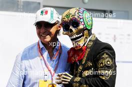 Paddock atmosphere - Jo Ramirez (MEX) (Left). 25.10.2018. Formula 1 World Championship, Rd 19, Mexican Grand Prix, Mexico City, Mexico, Preparation Day.