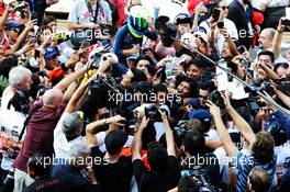 Lewis Hamilton (GBR) Mercedes AMG F1 signs autographs for the fans. 25.10.2018. Formula 1 World Championship, Rd 19, Mexican Grand Prix, Mexico City, Mexico, Preparation Day.