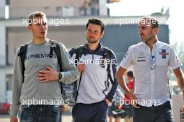 (L to R): Sergey Sirotkin (RUS) Williams (Left) with Tom Clark (GBR) Physio and Robert Kubica (POL) Williams Reserve and Development Driver. 25.10.2018. Formula 1 World Championship, Rd 19, Mexican Grand Prix, Mexico City, Mexico, Preparation Day.
