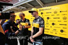 Nico Hulkenberg (GER) Renault Sport F1 Team with the media. 25.10.2018. Formula 1 World Championship, Rd 19, Mexican Grand Prix, Mexico City, Mexico, Preparation Day.