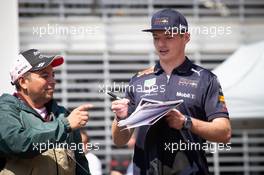 Max Verstappen (NLD) Red Bull Racing signs autographs for the fans. 25.10.2018. Formula 1 World Championship, Rd 19, Mexican Grand Prix, Mexico City, Mexico, Preparation Day.