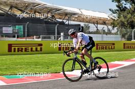 Robert Kubica (POL) Williams Reserve and Development Driver rides the circuit on his bicycle. 24.10.2018. Formula 1 World Championship, Rd 19, Mexican Grand Prix, Mexico City, Mexico, Preparation Day.