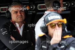 Gil de Ferran (BRA) McLaren Sporting Director and Fernando Alonso (ESP) McLaren. 28.09.2018. Formula 1 World Championship, Rd 16, Russian Grand Prix, Sochi Autodrom, Sochi, Russia, Practice Day.