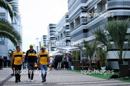 (L to R): Alan Permane (GBR) Renault Sport F1 Team Trackside Operations Director with Nico Hulkenberg (GER) Renault Sport F1 Team and Carlos Sainz Jr (ESP) Renault Sport F1 Team. 28.09.2018. Formula 1 World Championship, Rd 16, Russian Grand Prix, Sochi Autodrom, Sochi, Russia, Practice Day.