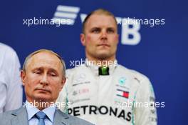 Vladimir Putin (RUS) Russian Federation President and Valtteri Bottas (FIN) Mercedes AMG F1 on the podium. 30.09.2018. Formula 1 World Championship, Rd 16, Russian Grand Prix, Sochi Autodrom, Sochi, Russia, Race Day.