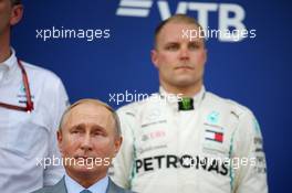Vladimir Putin (RUS) Russian Federation President and Valtteri Bottas (FIN) Mercedes AMG F1. 30.09.2018. Formula 1 World Championship, Rd 16, Russian Grand Prix, Sochi Autodrom, Sochi, Russia, Race Day.