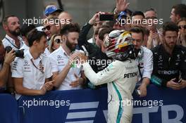 Race winner Lewis Hamilton (GBR) Mercedes AMG F1 celebrates with the team in parc ferme. 30.09.2018. Formula 1 World Championship, Rd 16, Russian Grand Prix, Sochi Autodrom, Sochi, Russia, Race Day.