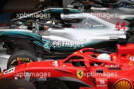 Lewis Hamilton (GBR) Mercedes AMG F1 W09 and Sebastian Vettel (GER) Ferrari SF71H. 30.09.2018. Formula 1 World Championship, Rd 16, Russian Grand Prix, Sochi Autodrom, Sochi, Russia, Race Day.