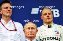 Vladimir Putin (RUS) Russian Federation President on the podium with James Allison (GBR) Mercedes AMG F1 Technical Director and Valtteri Bottas (FIN) Mercedes AMG F1. 30.09.2018. Formula 1 World Championship, Rd 16, Russian Grand Prix, Sochi Autodrom, Sochi, Russia, Race Day.
