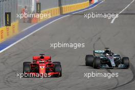 Sebastian Vettel (GER) Scuderia Ferrari and Lewis Hamilton (GBR) Mercedes AMG F1   30.09.2018. Formula 1 World Championship, Rd 16, Russian Grand Prix, Sochi Autodrom, Sochi, Russia, Race Day.