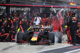Daniel Ricciardo (AUS) Red Bull Racing RB14 pit stop. 30.09.2018. Formula 1 World Championship, Rd 16, Russian Grand Prix, Sochi Autodrom, Sochi, Russia, Race Day.