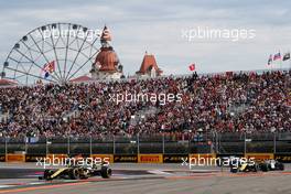 Carlos Sainz Jr (ESP) Renault Sport F1 Team RS18. 30.09.2018. Formula 1 World Championship, Rd 16, Russian Grand Prix, Sochi Autodrom, Sochi, Russia, Race Day.