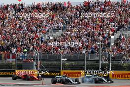 Valtteri Bottas (FIN) Mercedes AMG F1 W09 and Lewis Hamilton (GBR) Mercedes AMG F1 W09 battle for the lead at the start of the race. 30.09.2018. Formula 1 World Championship, Rd 16, Russian Grand Prix, Sochi Autodrom, Sochi, Russia, Race Day.
