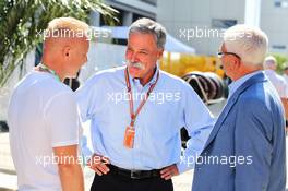 (L to R): Dmitry Mazepin (BLR) Uralchem Chairman with Chase Carey (USA) Formula One Group Chairman and Paul Ostling, Uralkali Senior Independent Director.  29.09.2018. Formula 1 World Championship, Rd 16, Russian Grand Prix, Sochi Autodrom, Sochi, Russia, Qualifying Day.