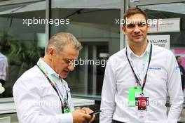 (L to R): Boris Rotenberg (RUS) SMP Bank and SGM Group Co-OwnerVitaly Petrov (RUS) with Vitaly Petrov (RUS). 30.09.2018. Formula 1 World Championship, Rd 16, Russian Grand Prix, Sochi Autodrom, Sochi, Russia, Race Day.