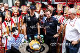 Max Verstappen (NLD) Red Bull Racing celebrates his 21st birthday with the team. 30.09.2018. Formula 1 World Championship, Rd 16, Russian Grand Prix, Sochi Autodrom, Sochi, Russia, Race Day.