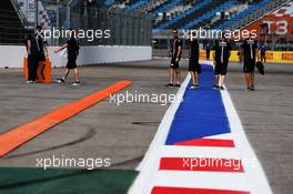 Nicholas Latifi (CDN) Racing Point Force India F1 Team Development Driver walks the circuit with the team. 27.09.2018. Formula 1 World Championship, Rd 16, Russian Grand Prix, Sochi Autodrom, Sochi, Russia, Preparation Day.