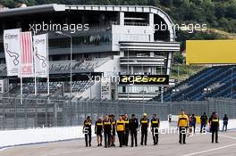 The Renault Sport F1 Team walk the circuit. 27.09.2018. Formula 1 World Championship, Rd 16, Russian Grand Prix, Sochi Autodrom, Sochi, Russia, Preparation Day.