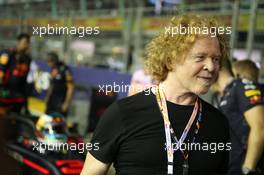 Mick Hucknall, Singer from Simply Red. 16.09.2018. Formula 1 World Championship, Rd 15, Singapore Grand Prix, Marina Bay Street Circuit, Singapore, Race Day.